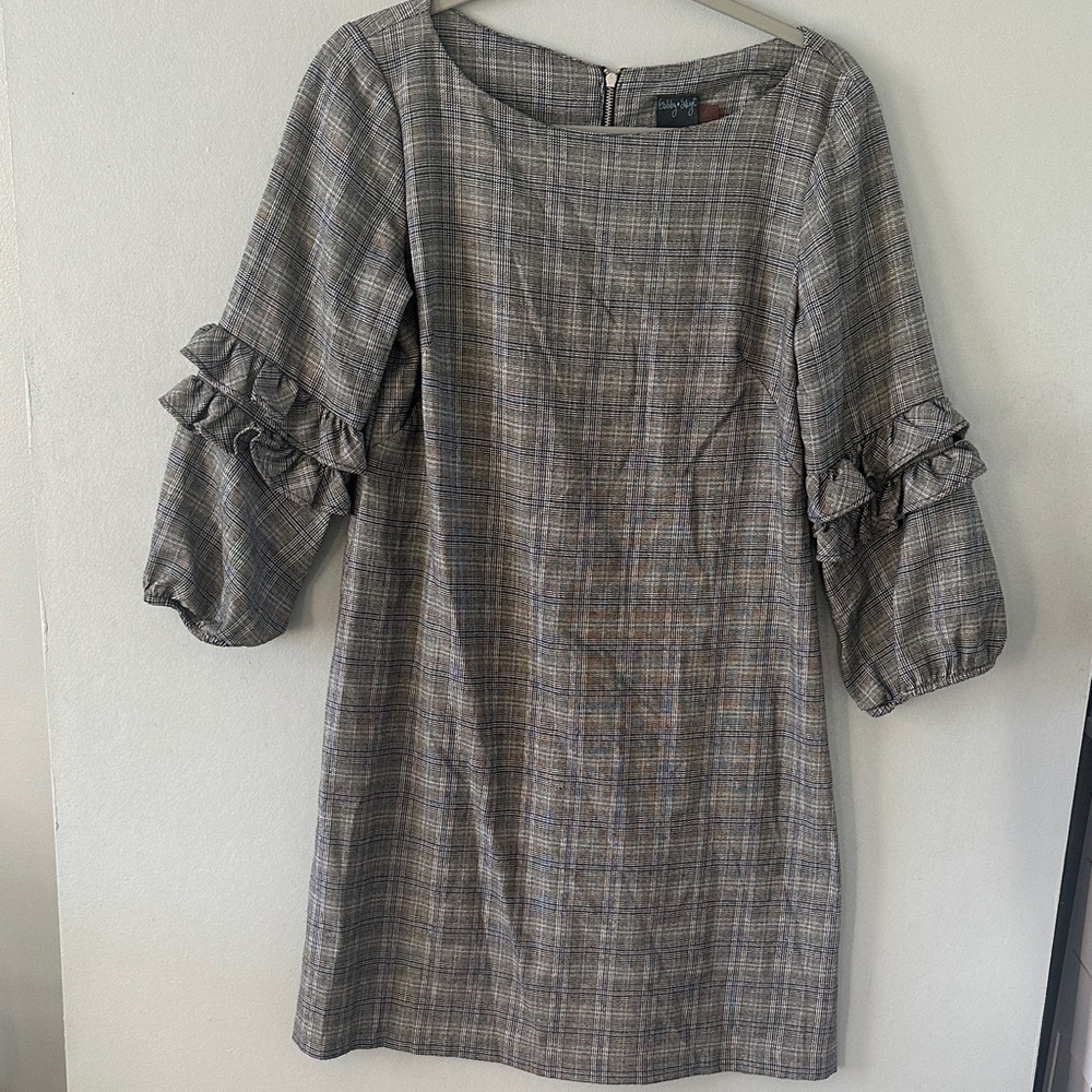 Gabby Skye Gray Plaid Ruffle Sleeve Shift Dress